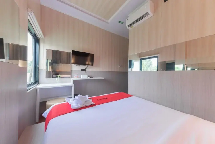 RedDoorz near Exit Toll Sirkuit Sentul