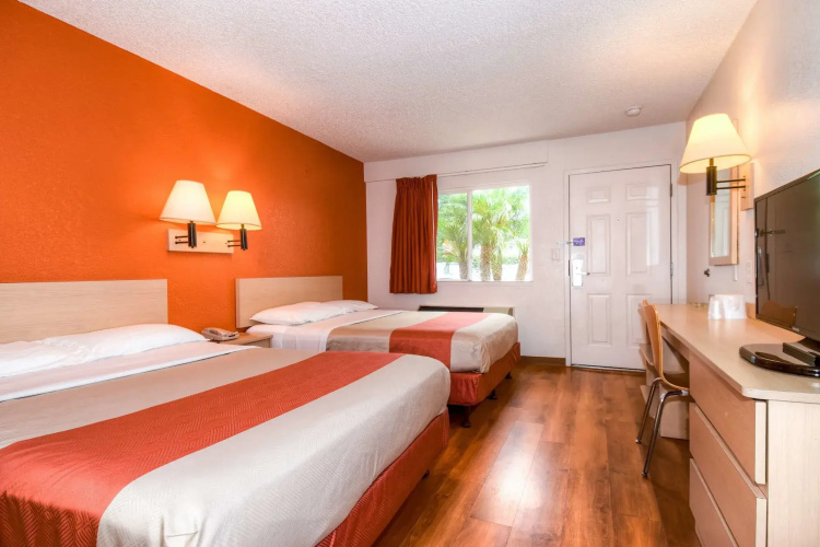 Motel 6 Costa Mesa, CA