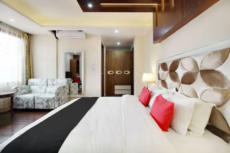 Townhouse OAK The Saffron Hotel