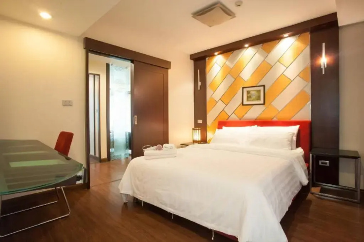 7C - 2 Bedroom Downtown Apartment With Shared Pool