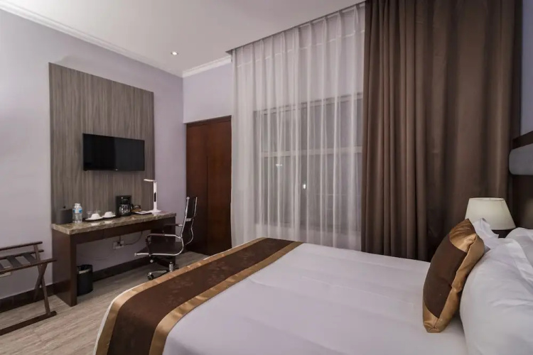 Hotel City Plaza & Suites