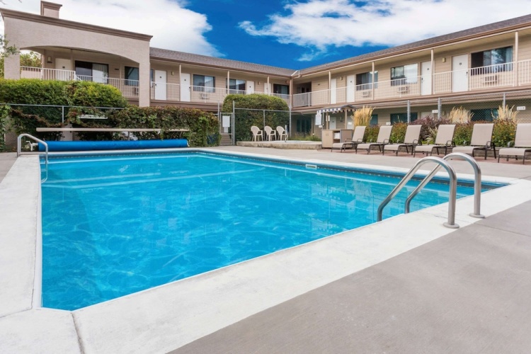Super 8 Kelowna Bc photo 16