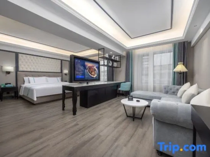 Deluxe Suite