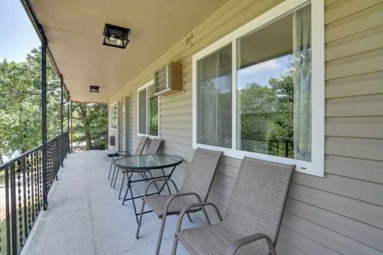 Charming Studio w/ Pool & Table Rock Lake Access!