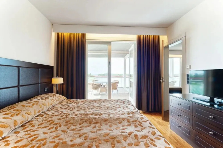 Sunborn Yacht Hotel
