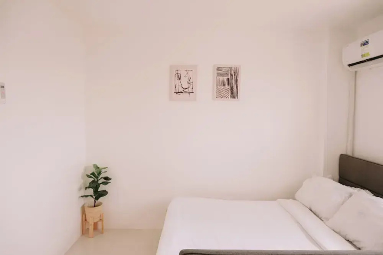 Chic & Cozy Metro Hideout