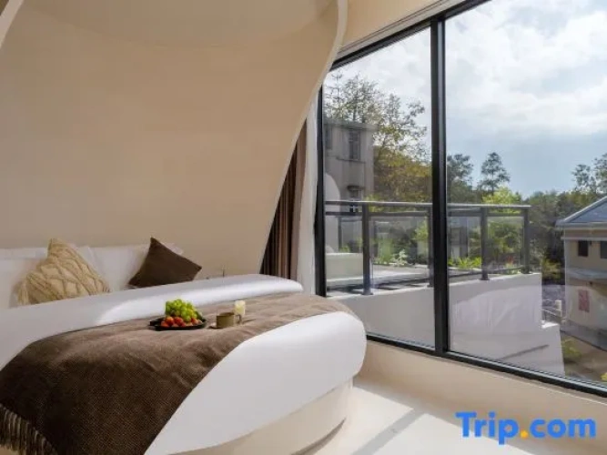 Standard Twin room with river view