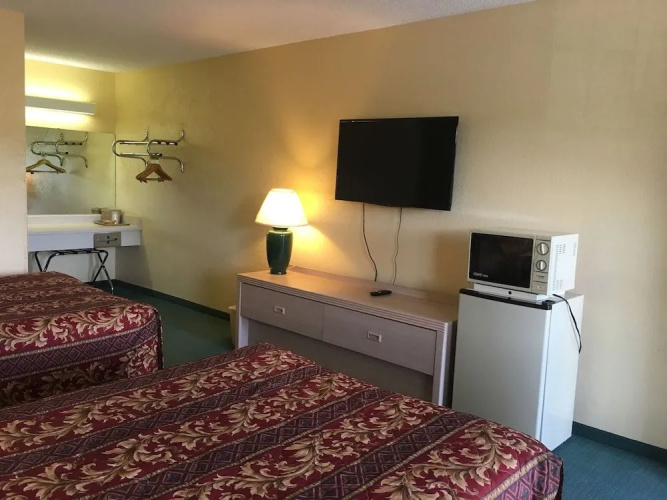 Woodstream Inn