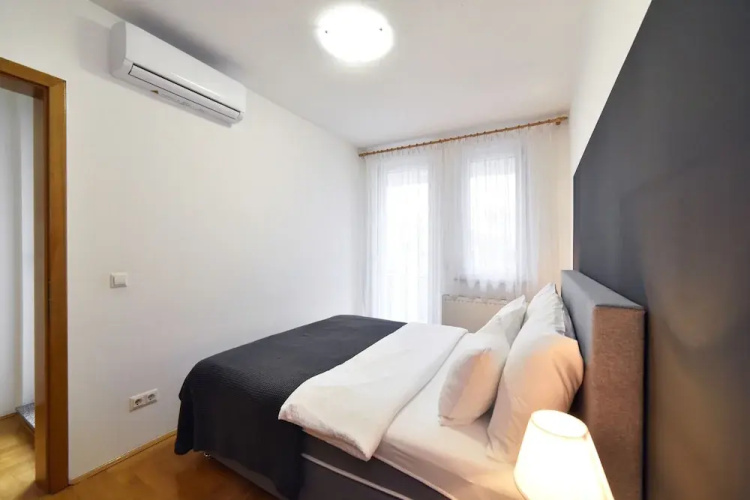Apartment Stadium