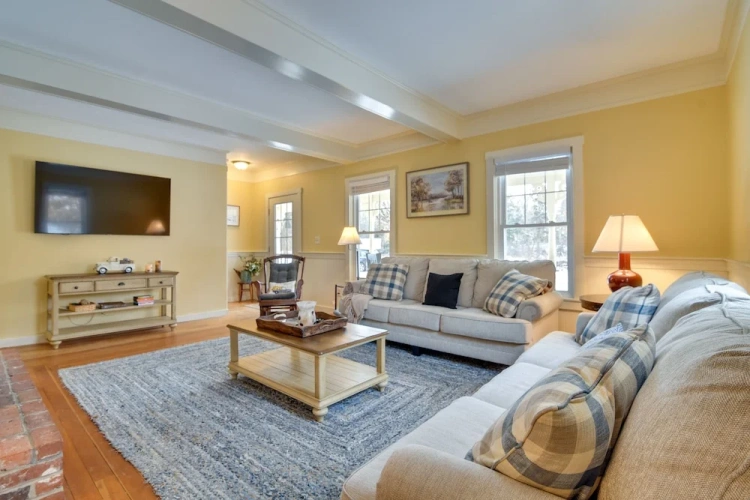 4 Bedrooms Cottage
