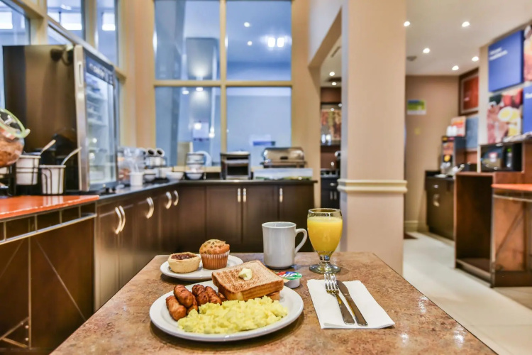 Comfort Inn & Suites Ambassador Bridge photo 13