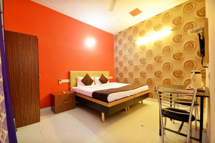 Silver One By OYO Rooms