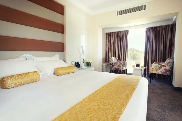 Swan River Hotel