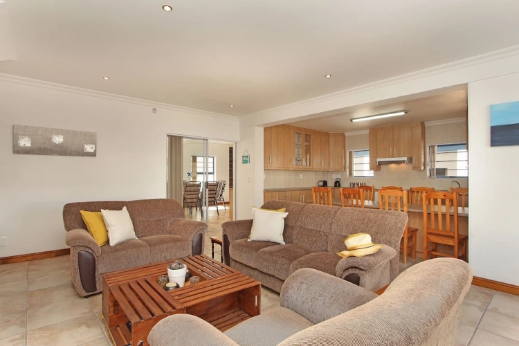 4 Bedrooms Cottage