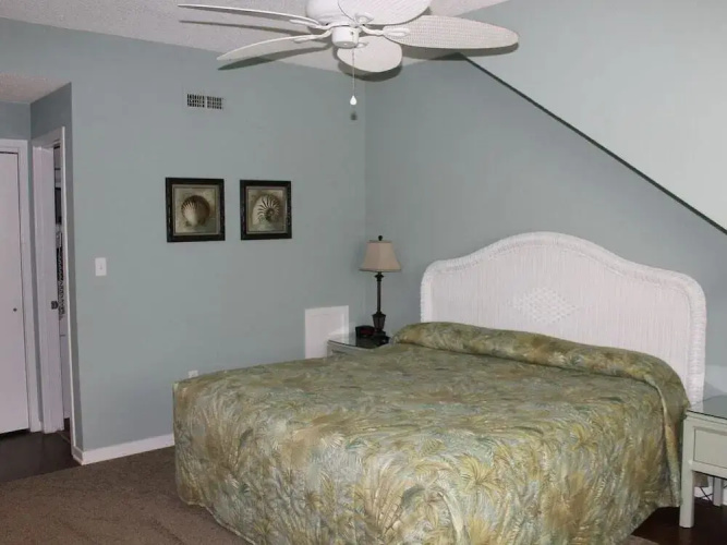 Richmond Park Three-bedroom Apartment 11-D