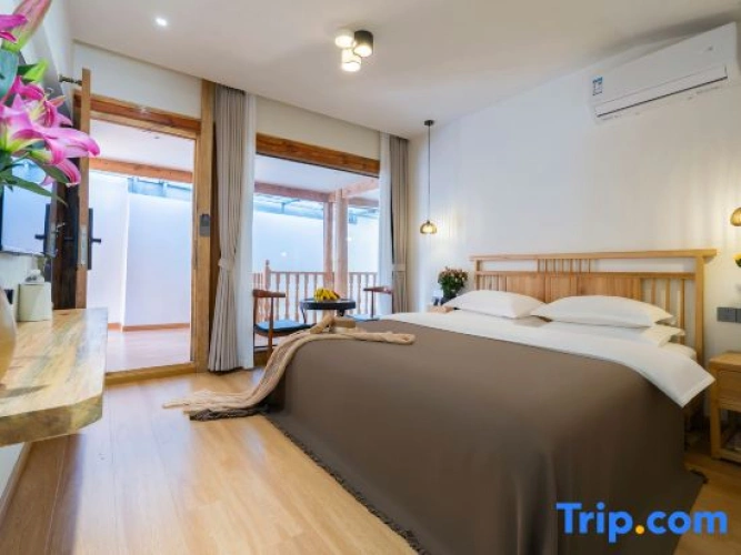 Standard Double room with courtyard view