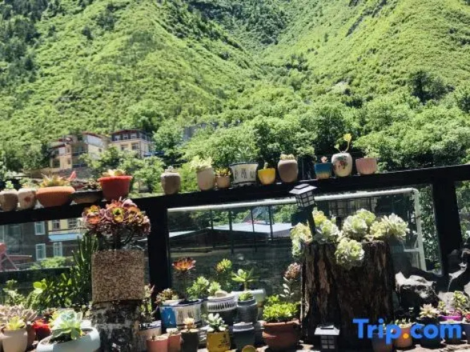 Lixian Mountain Lodge Folk Hotel