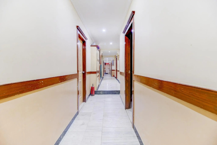 OYO 75839 Hotel Rex Plaza