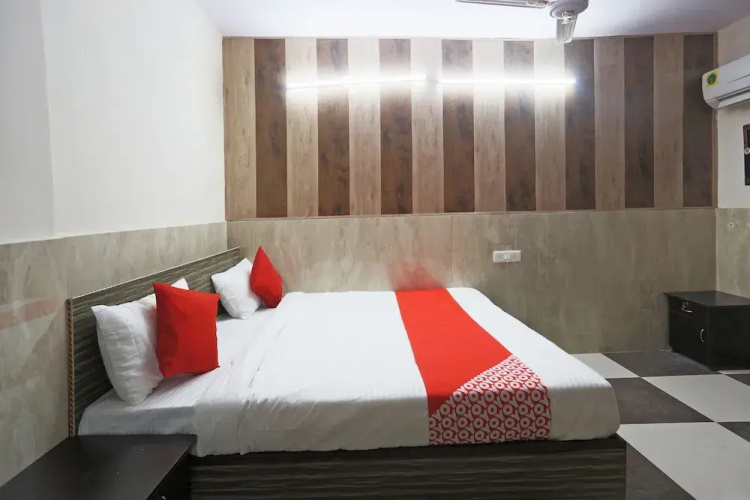 Hotel Lemonade by OYO Rooms