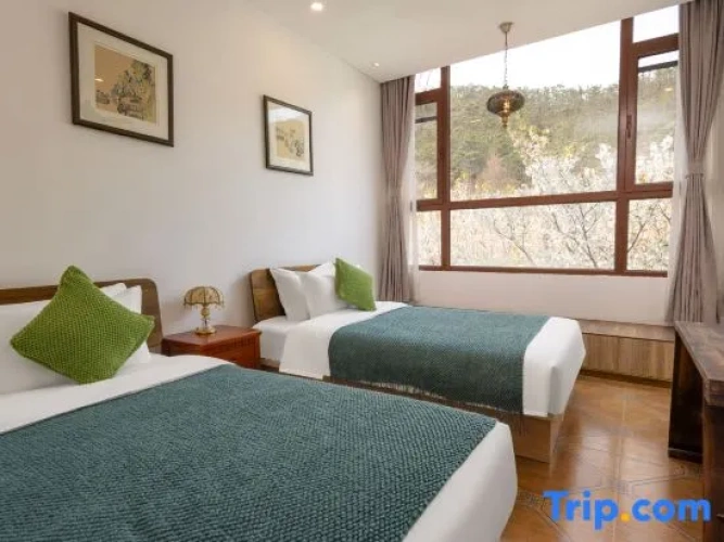 Deluxe Family Suite