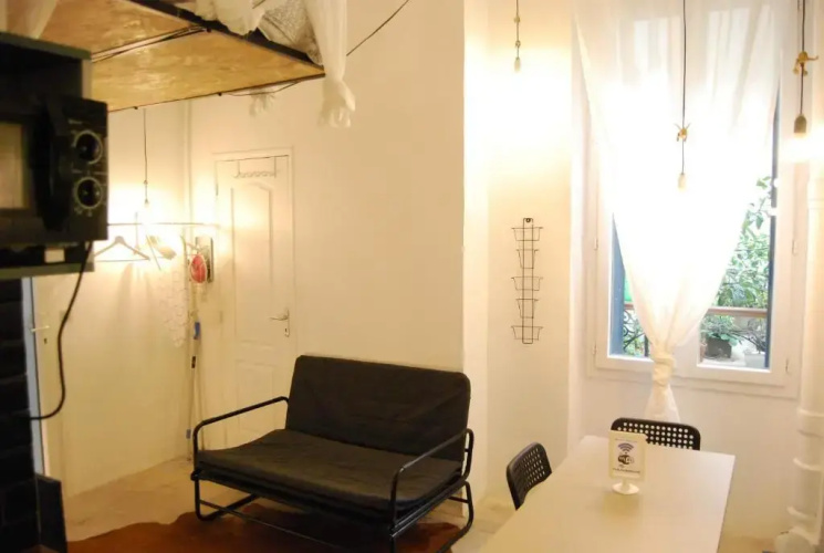 Arty 20m² district of BATIGNOLLES