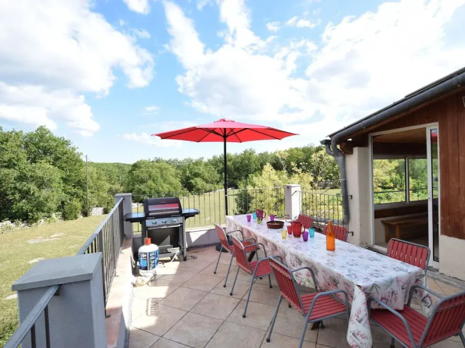 Vintage Holiday Home in Lanas With Swimming Pool
