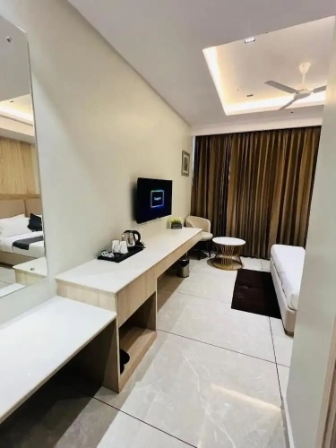 Deluxe Double room with city view