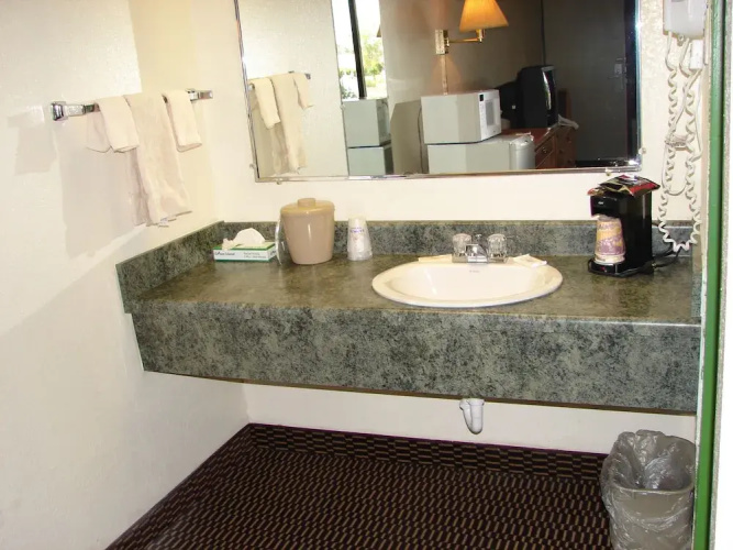 Columbus Inn & Suites