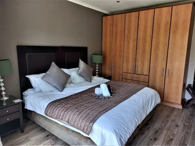 Mandalay Beach B & B