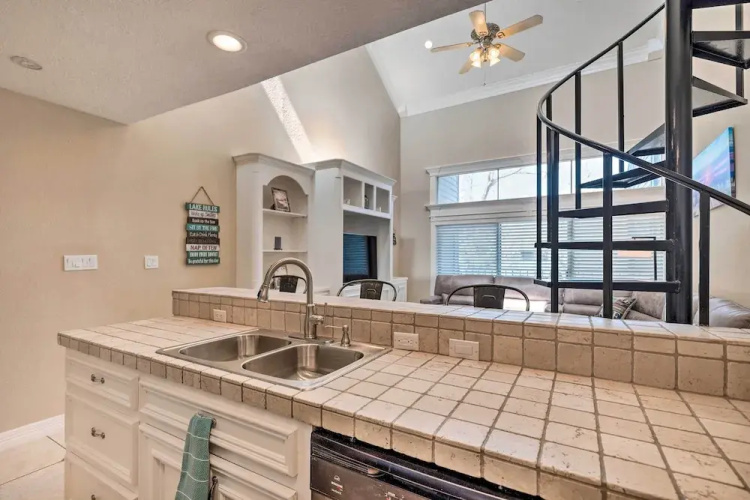 Idyllic Montgomery Condo w/ Pool & Lake View!