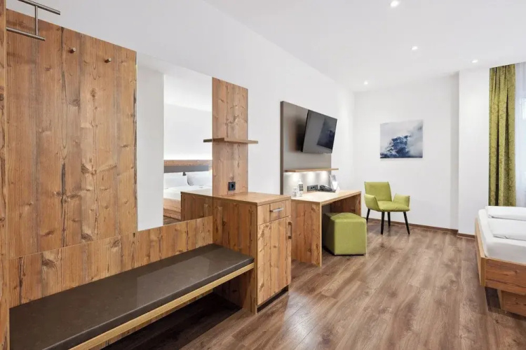 Hotel Zeppelin