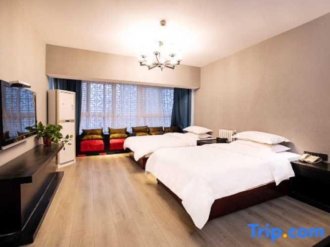 Deluxe Family Suite