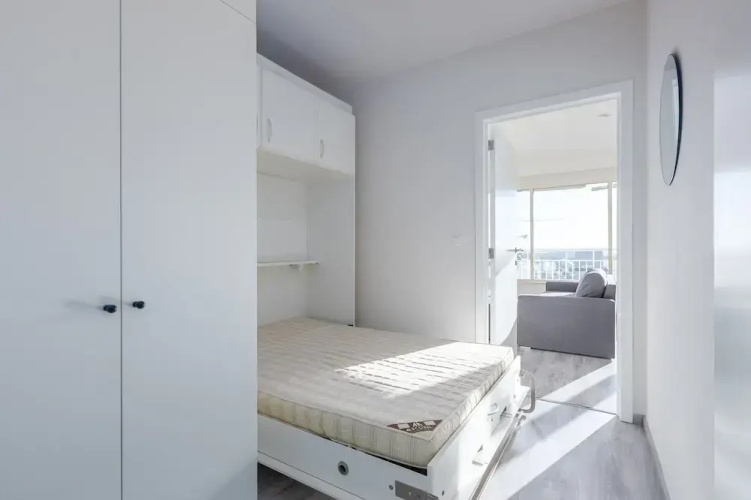Modern, Renovated Studio With Open Views