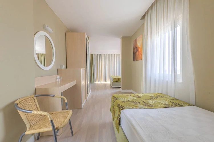 Standard Triple room with land view