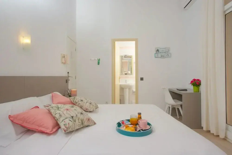 Antonios Hostal