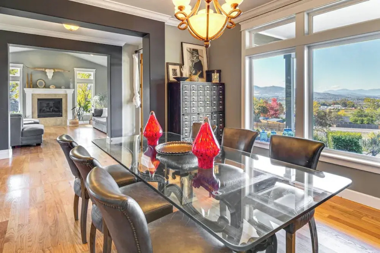 Private Pool & Mtn Views: Stunning Ashland Home