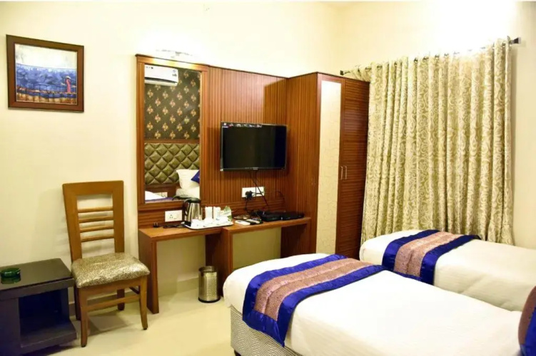 Hotel Pine Tree
