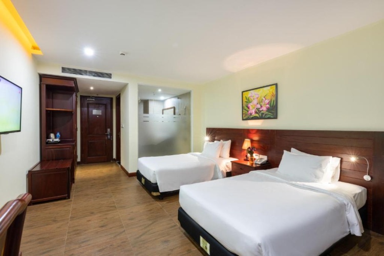 Deluxe Twin room with hill view