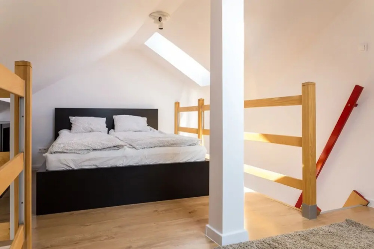 TimeGoesSlow Cozy Attic City Center