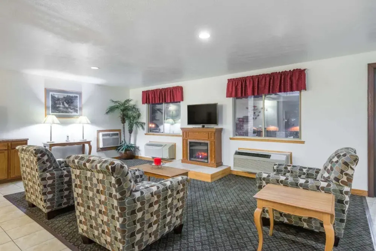 Super 8 Fairmont