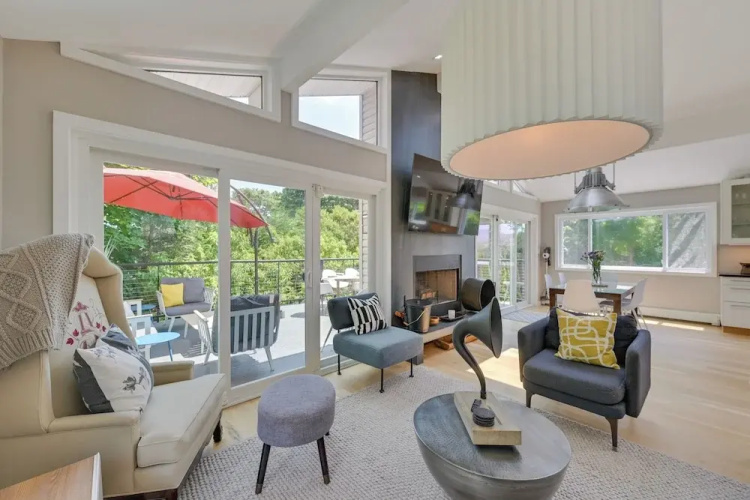 Alluring Hampton Bays Hideaway < 2 Mi to Beach!