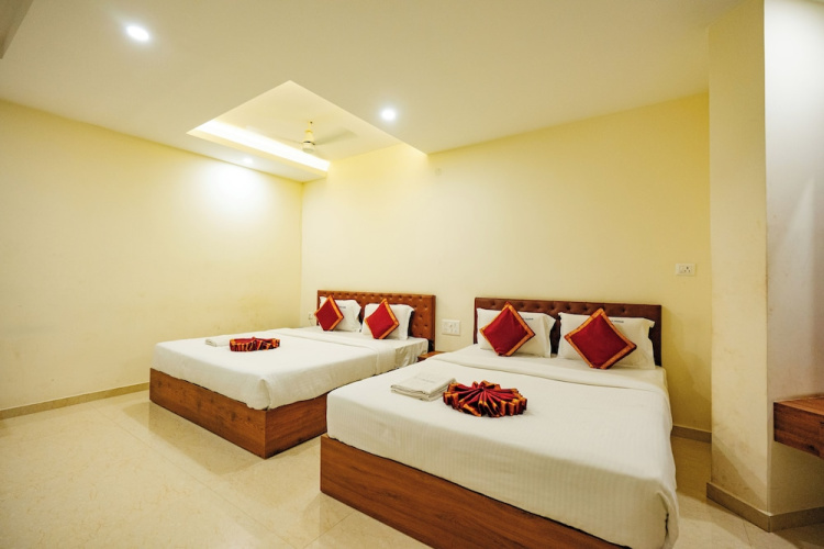 Hotel Rajdhani Inn & Suites