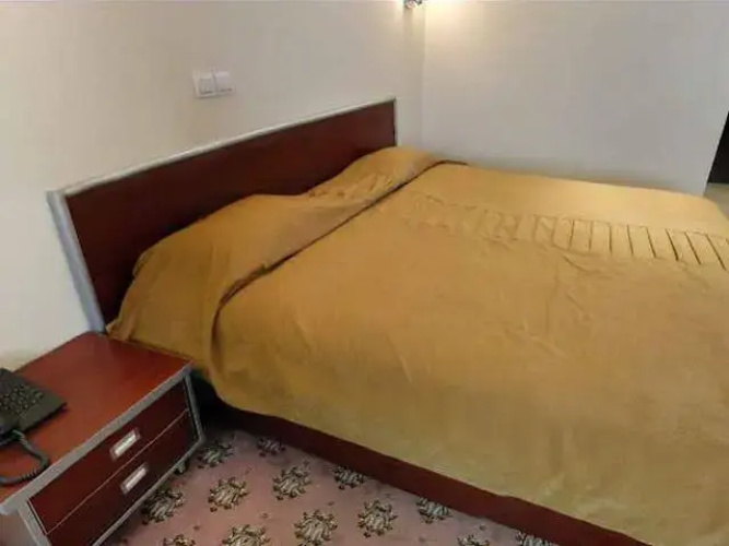 Hotel Piroozy