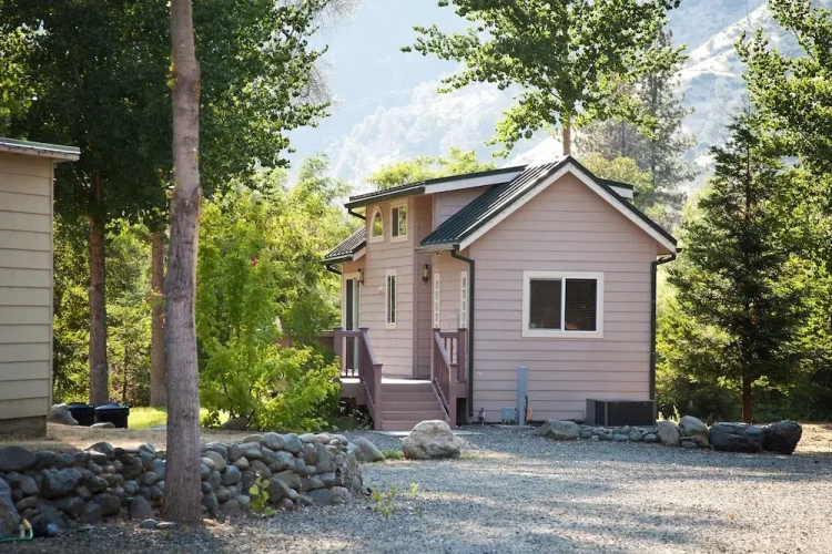 1 Bedroom Luxury Cottage with river view