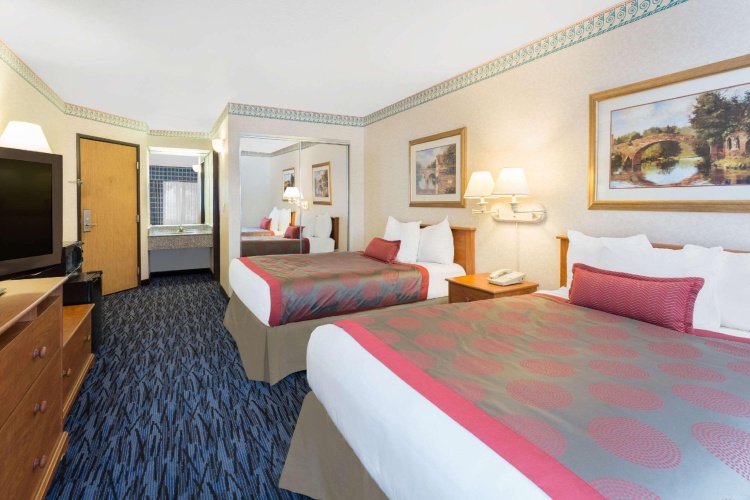 Standard Quadruple room