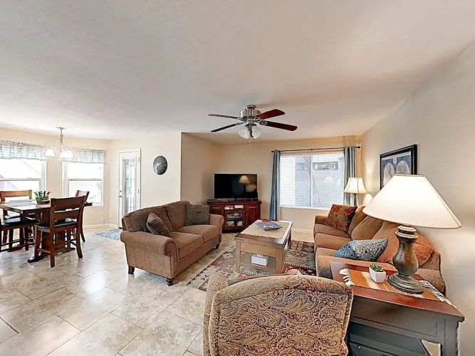 Stylish & Spacious Condo W/ Pool, SPA & Gym Condo