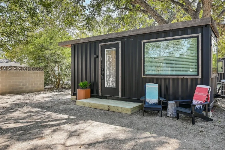 Deluxe Studio