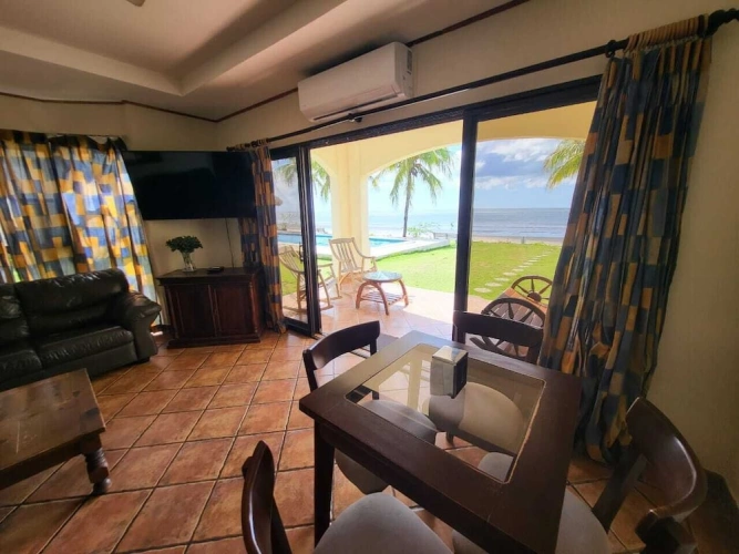 2 Bedrooms Classic Apartment beachfront