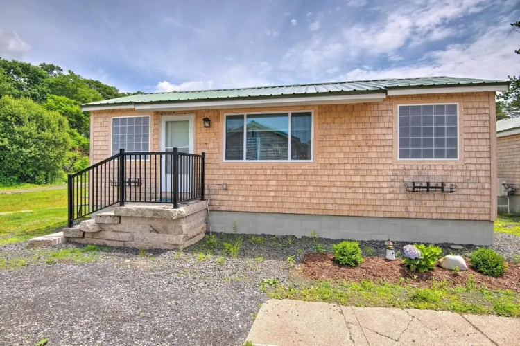 Charming Jacuzzi-suite - Walk to Parson's Beach!