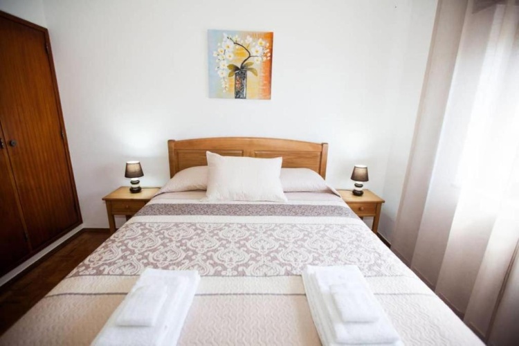 4 Bedrooms Cottage